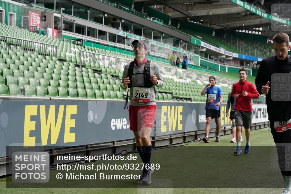 05.10.2025 - 20. swb-Marathon Bremen Michael Burmester http://msf.ph/oto/9327689 05.10.2025 12:56:14 Laufen im Stadion 78, 240, 325, 591, 830, 901, 984, 989, 1261, 1380, 1490, 1679, 1774, 1825, 1931, 2134, 2149, 2162, 2263, 2438, 2459, 2490, 2634, 2884, 2942, 3074, 3161, 3392, 3515, 3519, 3606, 3612, 3749, 3980, 4052, 4079, 4101, 4116, 4149, 4195, 4288, 4432, 4456, 4485, 4796, 4853, 5289, 5370, 5419, 5469, 5484, 5490, 5615, 5691, 5719, 6048, 6070, 6176, 6276, 6375, 6441, 6515, 6570, 6615, 6689, 6744, 6797, 6820, 6864, 6937, 7000, 7292, 7320, 7431, 7783, 7920, 8060, 8144, 8222 meine-sportfotos.de