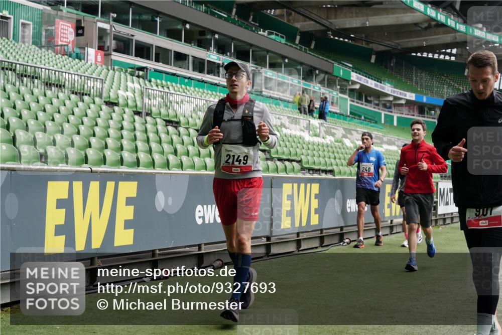 05.10.2025 - 20. swb-Marathon Bremen Michael Burmester http://msf.ph/oto/9327693 05.10.2025 12:56:14 Laufen im Stadion 78, 240, 325, 591, 830, 901, 984, 989, 1261, 1380, 1490, 1679, 1774, 1825, 1931, 2134, 2149, 2162, 2263, 2438, 2459, 2490, 2634, 2884, 2942, 3074, 3161, 3392, 3515, 3519, 3606, 3612, 3749, 3980, 4052, 4079, 4101, 4116, 4149, 4195, 4288, 4432, 4456, 4485, 4796, 4853, 5289, 5370, 5419, 5469, 5484, 5490, 5615, 5691, 5719, 6048, 6070, 6176, 6276, 6375, 6441, 6515, 6570, 6615, 6689, 6744, 6797, 6820, 6864, 6937, 7000, 7292, 7320, 7431, 7783, 7920, 8060, 8144, 8222 meine-sportfotos.de