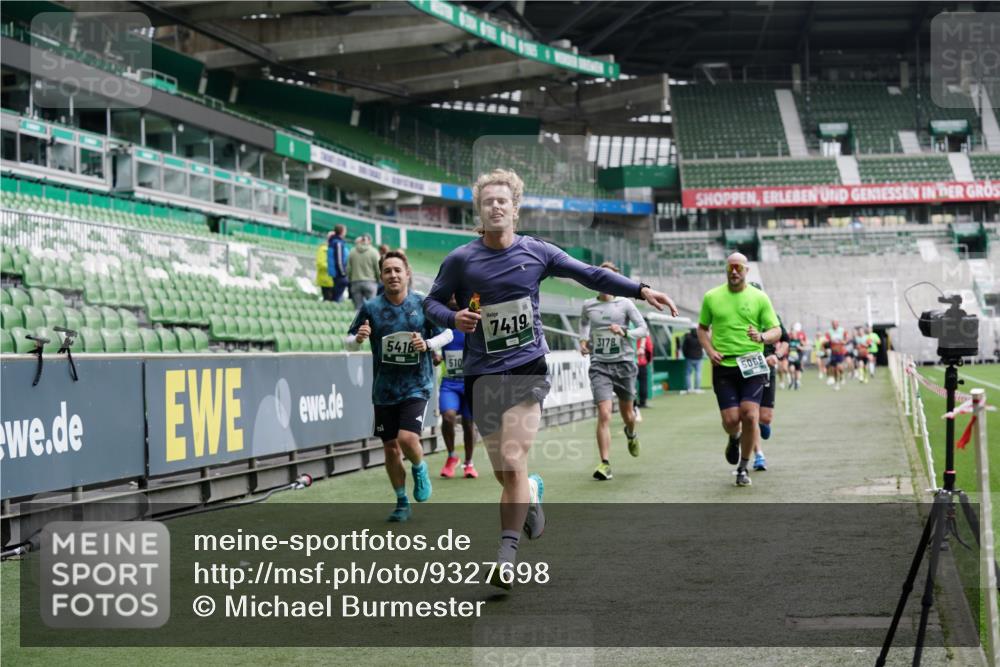 05.10.2025 - 20. swb-Marathon Bremen Michael Burmester http://msf.ph/oto/9327698 05.10.2025 12:51:50 Laufen im Stadion 503, 750, 754, 914, 1029, 1064, 1120, 1314, 1499, 1550, 1577, 1701, 1748, 1911, 1926, 2279, 2283, 2350, 2447, 2493, 2526, 3178, 4104, 4260, 4652, 4654, 4687, 4781, 5068, 5108, 5416, 5847, 5910, 6066, 6210, 6367, 6773, 6775, 7031, 7293, 7313, 7419, 7713, 7723, 8066, 8534, 8558, 8682, 8740, 8780, 334, 601, 1037, 1689, 1909, 2059, 3267, 3419, 3608, 3661, 4032, 4104, 5551, 5817, 5838, 6401, 6477, 8083, 8995 meine-sportfotos.de