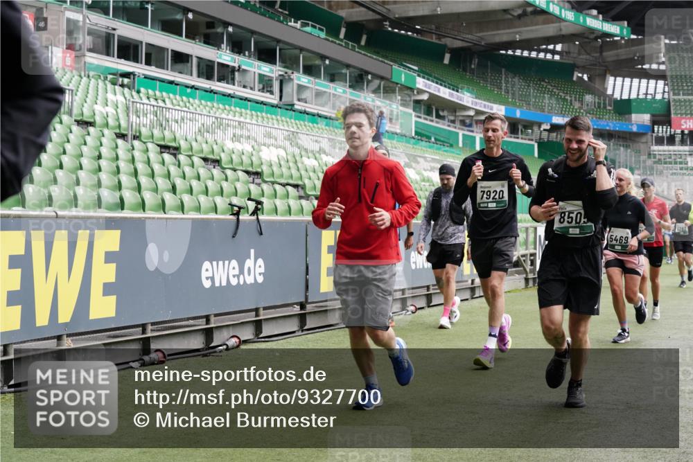 05.10.2025 - 20. swb-Marathon Bremen Michael Burmester http://msf.ph/oto/9327700 05.10.2025 12:56:16 Laufen im Stadion 78, 240, 325, 591, 830, 901, 984, 989, 1261, 1380, 1490, 1679, 1774, 1825, 1931, 2134, 2149, 2162, 2263, 2438, 2459, 2490, 2571, 2634, 2942, 3074, 3161, 3392, 3515, 3519, 3606, 3612, 3749, 3980, 4052, 4079, 4101, 4116, 4149, 4195, 4288, 4432, 4456, 4485, 4796, 5255, 5289, 5370, 5419, 5469, 5490, 5615, 5691, 5719, 6048, 6070, 6176, 6375, 6441, 6515, 6570, 6615, 6689, 6744, 6797, 6820, 6864, 6937, 7000, 7292, 7320, 7431, 7783, 7920, 8060, 8144, 8222, 78, 2162, 2884 meine-sportfotos.de