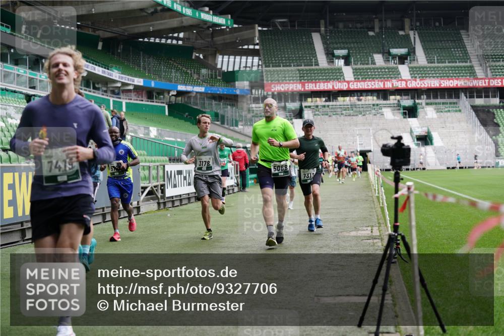 05.10.2025 - 20. swb-Marathon Bremen Michael Burmester http://msf.ph/oto/9327706 05.10.2025 12:51:51 Laufen im Stadion 503, 750, 754, 914, 1029, 1064, 1120, 1314, 1499, 1550, 1577, 1701, 1748, 1911, 1926, 2279, 2283, 2350, 2447, 2493, 2526, 3178, 4260, 4652, 4654, 4687, 4781, 5068, 5108, 5416, 5847, 5910, 6066, 6210, 6367, 6773, 6775, 7031, 7293, 7313, 7419, 7713, 7723, 8066, 8534, 8558, 8682, 8740, 8780, 334, 503, 601, 1037, 1689, 1909, 2059, 3267, 3419, 3608, 3661, 4032, 4104, 5551, 5817, 5838, 6401, 6477, 8083 meine-sportfotos.de