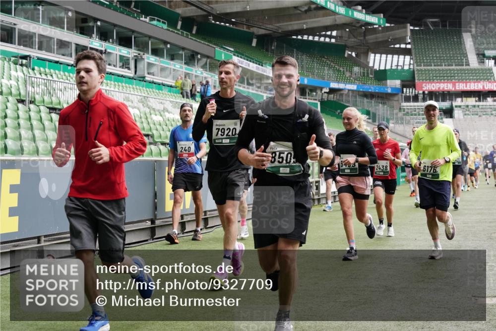 05.10.2025 - 20. swb-Marathon Bremen Michael Burmester http://msf.ph/oto/9327709 05.10.2025 12:56:16 Laufen im Stadion 78, 240, 325, 591, 830, 901, 984, 989, 1261, 1380, 1490, 1679, 1774, 1825, 1931, 2134, 2149, 2162, 2263, 2438, 2459, 2490, 2571, 2634, 2942, 3074, 3161, 3392, 3515, 3519, 3606, 3612, 3749, 3980, 4052, 4079, 4101, 4116, 4149, 4195, 4288, 4432, 4456, 4485, 4796, 5255, 5289, 5370, 5419, 5469, 5490, 5615, 5691, 5719, 6048, 6070, 6176, 6375, 6441, 6515, 6570, 6615, 6689, 6744, 6797, 6820, 6864, 6937, 7000, 7292, 7320, 7431, 7783, 7920, 8060, 8144, 8222, 78, 2162, 2884 meine-sportfotos.de