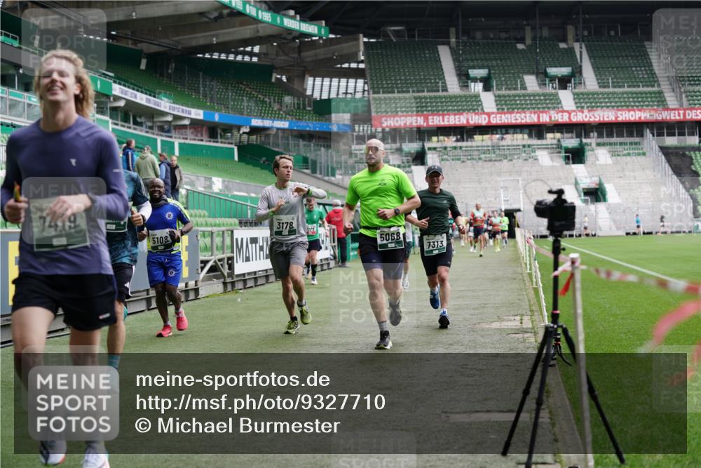 05.10.2025 - 20. swb-Marathon Bremen Michael Burmester http://msf.ph/oto/9327710 05.10.2025 12:51:51 Laufen im Stadion 503, 750, 754, 914, 1029, 1064, 1120, 1314, 1499, 1550, 1577, 1701, 1748, 1911, 1926, 2279, 2283, 2350, 2447, 2493, 2526, 3178, 4260, 4652, 4654, 4687, 4781, 5068, 5108, 5416, 5847, 5910, 6066, 6210, 6367, 6773, 6775, 7031, 7293, 7313, 7419, 7713, 7723, 8066, 8534, 8558, 8682, 8740, 8780, 334, 503, 601, 1037, 1689, 1909, 2059, 3267, 3419, 3608, 3661, 4032, 4104, 5551, 5817, 5838, 6401, 6477, 8083 meine-sportfotos.de
