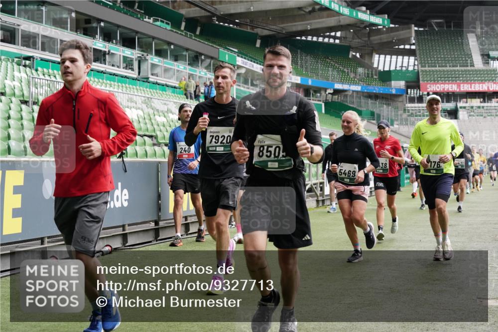 05.10.2025 - 20. swb-Marathon Bremen Michael Burmester http://msf.ph/oto/9327713 05.10.2025 12:56:17 Laufen im Stadion 240, 325, 591, 830, 901, 984, 989, 1261, 1380, 1490, 1679, 1774, 1825, 1931, 2134, 2149, 2263, 2438, 2459, 2490, 2571, 2634, 2942, 3074, 3161, 3392, 3515, 3519, 3606, 3612, 3749, 3980, 4052, 4079, 4101, 4116, 4149, 4195, 4288, 4432, 4456, 4485, 4796, 5255, 5289, 5370, 5419, 5469, 5490, 5615, 5691, 5719, 6048, 6070, 6176, 6375, 6441, 6515, 6570, 6615, 6689, 6744, 6797, 6820, 6864, 6937, 7000, 7292, 7320, 7431, 7783, 7920, 8060, 8144, 8222, 78, 2162, 2884, 3515 meine-sportfotos.de