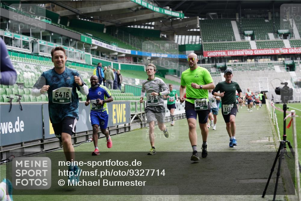 05.10.2025 - 20. swb-Marathon Bremen Michael Burmester http://msf.ph/oto/9327714 05.10.2025 12:51:52 Laufen im Stadion 750, 754, 914, 1029, 1064, 1120, 1314, 1499, 1550, 1577, 1701, 1748, 1911, 1926, 2279, 2283, 2350, 2447, 2493, 2526, 3178, 3626, 4260, 4652, 4654, 4687, 4781, 5068, 5108, 5416, 5847, 5910, 6066, 6210, 6367, 6773, 6775, 7031, 7293, 7313, 7419, 7713, 7723, 8066, 8534, 8558, 8682, 8740, 8780, 334, 503, 601, 1037, 1689, 1909, 2059, 3267, 3419, 3608, 3661, 4032, 4104, 5551, 5817, 5838, 6401, 6477, 8083 meine-sportfotos.de
