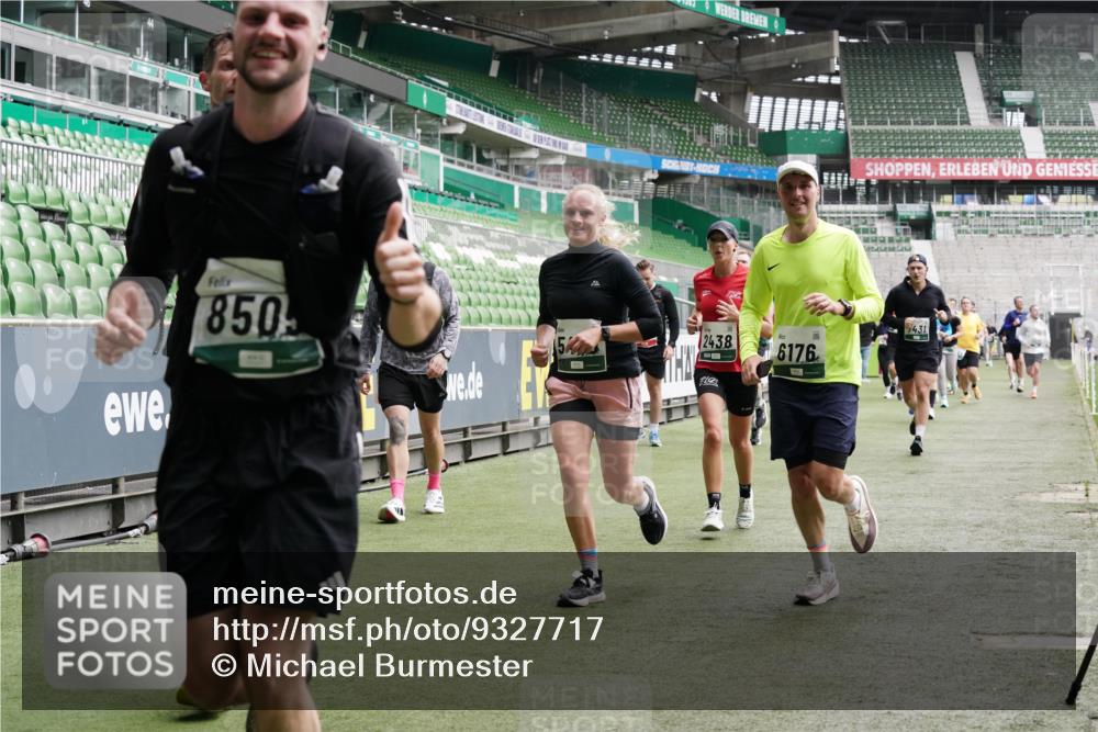 05.10.2025 - 20. swb-Marathon Bremen Michael Burmester http://msf.ph/oto/9327717 05.10.2025 12:56:17 Laufen im Stadion 240, 325, 591, 830, 901, 984, 989, 1261, 1380, 1490, 1679, 1774, 1825, 1931, 2134, 2149, 2263, 2438, 2459, 2490, 2571, 2634, 2942, 3074, 3161, 3392, 3515, 3519, 3606, 3612, 3749, 3980, 4052, 4079, 4101, 4116, 4149, 4195, 4288, 4432, 4456, 4485, 4796, 5255, 5289, 5370, 5419, 5469, 5490, 5615, 5691, 5719, 6048, 6070, 6176, 6375, 6441, 6515, 6570, 6615, 6689, 6744, 6797, 6820, 6864, 6937, 7000, 7292, 7320, 7431, 7783, 7920, 8060, 8144, 8222, 78, 2162, 2884, 3515 meine-sportfotos.de