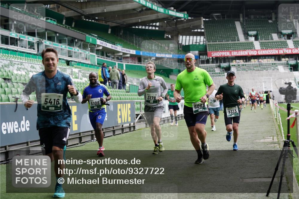 05.10.2025 - 20. swb-Marathon Bremen Michael Burmester http://msf.ph/oto/9327722 05.10.2025 12:51:52 Laufen im Stadion 750, 754, 914, 1029, 1064, 1120, 1314, 1499, 1550, 1577, 1701, 1748, 1911, 1926, 2279, 2283, 2350, 2447, 2493, 2526, 3178, 3626, 4260, 4652, 4654, 4687, 4781, 5068, 5108, 5416, 5847, 5910, 6066, 6210, 6367, 6773, 6775, 7031, 7293, 7313, 7419, 7713, 7723, 8066, 8534, 8558, 8682, 8740, 8780, 334, 503, 601, 1037, 1689, 1909, 2059, 3267, 3419, 3608, 3661, 4032, 4104, 5551, 5817, 5838, 6401, 6477, 8083 meine-sportfotos.de