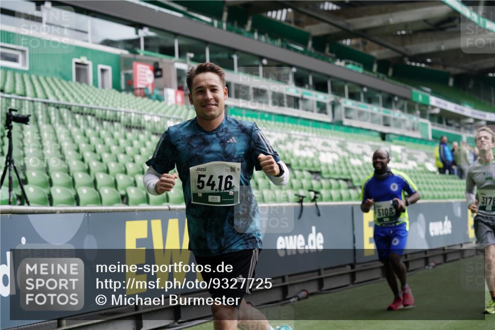 05.10.2025 - 20. swb-Marathon Bremen Michael Burmester http://msf.ph/oto/9327725 05.10.2025 12:51:53 Laufen im Stadion 750, 754, 914, 1029, 1064, 1120, 1314, 1499, 1550, 1577, 1701, 1748, 1911, 1926, 2279, 2283, 2350, 2447, 2493, 2526, 3041, 3178, 3626, 4260, 4652, 4654, 4687, 4781, 5068, 5108, 5416, 5847, 5910, 6066, 6210, 6367, 6773, 6775, 7012, 7031, 7293, 7313, 7419, 7713, 7723, 8066, 8534, 8558, 8682, 8740, 8780, 334, 503, 601, 1037, 1689, 1909, 3267, 3419, 3608, 3661, 4032, 4104, 5551, 5817, 5838, 6401, 6477, 8083 meine-sportfotos.de