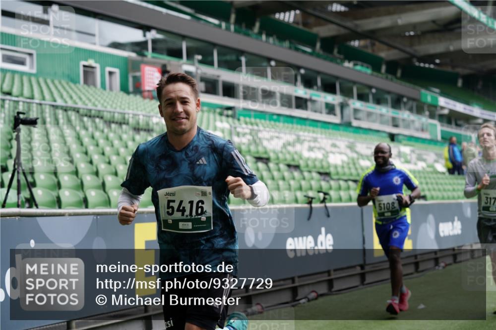 05.10.2025 - 20. swb-Marathon Bremen Michael Burmester http://msf.ph/oto/9327729 05.10.2025 12:51:53 Laufen im Stadion 750, 754, 914, 1029, 1064, 1120, 1314, 1499, 1550, 1577, 1701, 1748, 1911, 1926, 2279, 2283, 2350, 2447, 2493, 2526, 3041, 3178, 3626, 4260, 4652, 4654, 4687, 4781, 5068, 5108, 5416, 5847, 5910, 6066, 6210, 6367, 6773, 6775, 7012, 7031, 7293, 7313, 7419, 7713, 7723, 8066, 8534, 8558, 8682, 8740, 8780, 334, 503, 601, 1037, 1689, 1909, 3267, 3419, 3608, 3661, 4032, 4104, 5551, 5817, 5838, 6401, 6477, 8083 meine-sportfotos.de