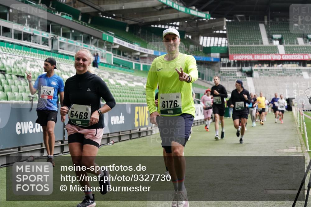 05.10.2025 - 20. swb-Marathon Bremen Michael Burmester http://msf.ph/oto/9327730 05.10.2025 12:56:18 Laufen im Stadion 240, 325, 591, 830, 901, 984, 989, 1261, 1380, 1490, 1679, 1774, 1825, 1931, 2134, 2149, 2263, 2438, 2459, 2490, 2571, 2634, 2942, 3074, 3161, 3392, 3606, 3612, 3749, 3980, 4052, 4079, 4101, 4116, 4149, 4195, 4288, 4432, 4456, 4485, 4796, 5246, 5255, 5289, 5370, 5419, 5469, 5490, 5615, 5691, 5719, 6048, 6070, 6176, 6375, 6441, 6451, 6515, 6570, 6615, 6689, 6744, 6797, 6820, 6864, 6926, 6937, 7000, 7292, 7320, 7431, 7783, 7920, 8060, 8144, 8222, 78, 2162, 2884, 3074, 3515 meine-sportfotos.de