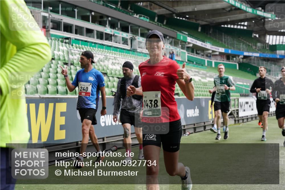 05.10.2025 - 20. swb-Marathon Bremen Michael Burmester http://msf.ph/oto/9327734 05.10.2025 12:56:19 Laufen im Stadion 240, 325, 591, 830, 901, 984, 989, 1261, 1380, 1490, 1679, 1774, 1825, 1931, 2134, 2149, 2263, 2438, 2459, 2490, 2571, 2634, 2942, 3161, 3392, 3606, 3612, 3749, 3980, 4052, 4079, 4101, 4116, 4149, 4195, 4288, 4432, 4456, 4485, 5246, 5255, 5289, 5370, 5419, 5469, 5490, 5615, 5691, 5719, 6048, 6070, 6176, 6375, 6441, 6451, 6515, 6570, 6615, 6689, 6744, 6797, 6820, 6864, 6926, 6937, 7000, 7292, 7320, 7431, 7783, 7920, 8060, 8144, 8222, 78, 240, 2162, 2884, 3074, 3515, 4195 meine-sportfotos.de
