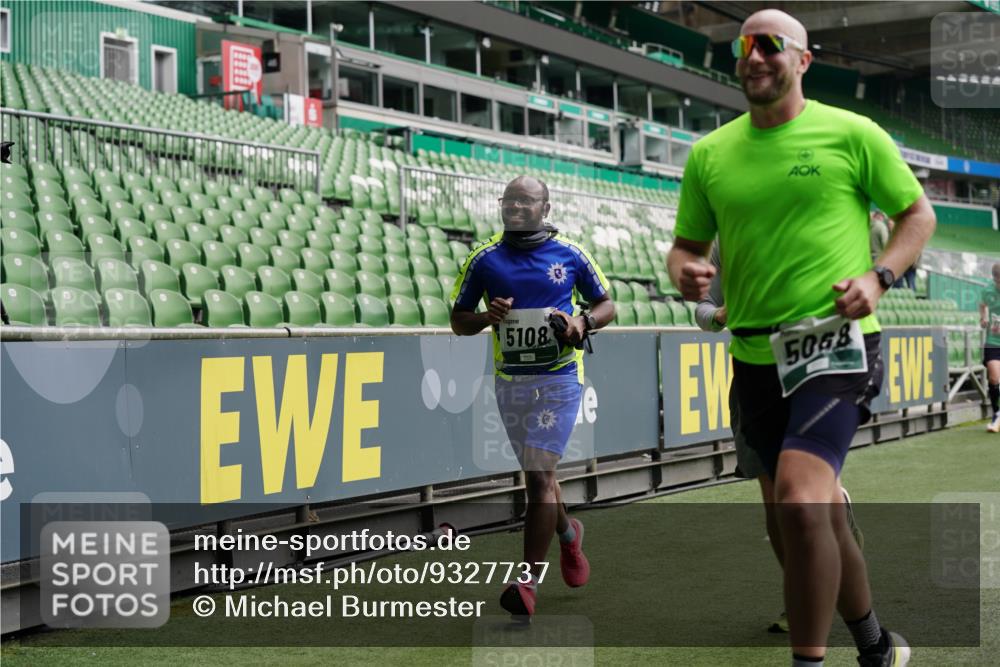 05.10.2025 - 20. swb-Marathon Bremen Michael Burmester http://msf.ph/oto/9327737 05.10.2025 12:51:53 Laufen im Stadion 750, 754, 914, 1029, 1064, 1120, 1314, 1499, 1550, 1577, 1701, 1748, 1911, 1926, 2279, 2283, 2350, 2447, 2493, 2526, 3041, 3178, 3626, 4260, 4652, 4654, 4687, 4781, 5068, 5108, 5416, 5847, 5910, 6066, 6210, 6367, 6773, 6775, 7012, 7031, 7293, 7313, 7419, 7713, 7723, 8066, 8534, 8558, 8682, 8740, 8780, 334, 503, 601, 1037, 1689, 1909, 3267, 3419, 3608, 3661, 4032, 4104, 5551, 5817, 5838, 6401, 6477, 8083 meine-sportfotos.de