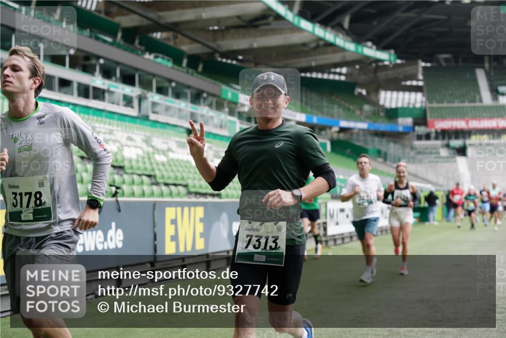 05.10.2025 - 20. swb-Marathon Bremen Michael Burmester http://msf.ph/oto/9327742 05.10.2025 12:51:54 Laufen im Stadion 750, 754, 914, 1029, 1064, 1120, 1314, 1499, 1550, 1577, 1701, 1748, 1911, 1926, 2279, 2283, 2350, 2447, 2493, 2526, 3041, 3178, 3626, 4260, 4652, 4654, 4687, 4781, 5068, 5108, 5416, 5847, 5910, 6066, 6210, 6367, 6773, 6775, 7012, 7031, 7293, 7313, 7419, 7713, 7723, 8066, 8218, 8534, 8558, 8682, 8740, 8780, 334, 503, 601, 1037, 1499, 1689, 1909, 3267, 3419, 3608, 3661, 4032, 4104, 5551, 5817, 5838, 6066, 6401, 6477, 8083 meine-sportfotos.de