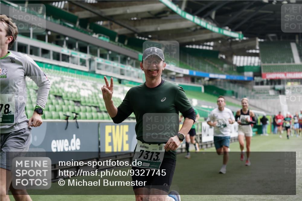 05.10.2025 - 20. swb-Marathon Bremen Michael Burmester http://msf.ph/oto/9327745 05.10.2025 12:51:54 Laufen im Stadion 750, 754, 914, 1029, 1064, 1120, 1314, 1499, 1550, 1577, 1701, 1748, 1911, 1926, 2279, 2283, 2350, 2447, 2493, 2526, 3041, 3178, 3626, 4260, 4652, 4654, 4687, 4781, 5068, 5108, 5416, 5847, 5910, 6066, 6210, 6367, 6773, 6775, 7012, 7031, 7293, 7313, 7419, 7713, 7723, 8066, 8218, 8534, 8558, 8682, 8740, 8780, 334, 503, 601, 1037, 1499, 1689, 1909, 3267, 3419, 3608, 3661, 4032, 4104, 5551, 5817, 5838, 6066, 6401, 6477, 8083 meine-sportfotos.de