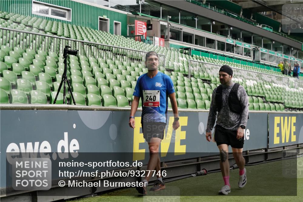 05.10.2025 - 20. swb-Marathon Bremen Michael Burmester http://msf.ph/oto/9327746 05.10.2025 12:56:20 Laufen im Stadion 325, 591, 830, 901, 984, 989, 1261, 1380, 1490, 1679, 1774, 1825, 1931, 2134, 2149, 2263, 2438, 2459, 2490, 2571, 2634, 2942, 3161, 3392, 3606, 3612, 3749, 3980, 4052, 4079, 4101, 4116, 4149, 4288, 4432, 4456, 4485, 5246, 5255, 5370, 5419, 5469, 5490, 5615, 5691, 5719, 6048, 6070, 6176, 6375, 6441, 6451, 6515, 6615, 6689, 6744, 6797, 6820, 6864, 6926, 6937, 7000, 7292, 7320, 7431, 7783, 7920, 8060, 8144, 8222, 78, 240, 1490, 2162, 2884, 3074, 3515, 3612, 4079, 4195, 4456 meine-sportfotos.de