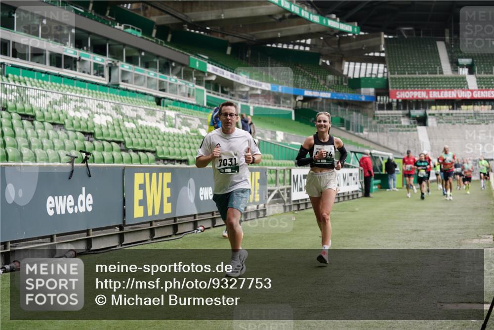 05.10.2025 - 20. swb-Marathon Bremen Michael Burmester http://msf.ph/oto/9327753 05.10.2025 12:51:55 Laufen im Stadion 750, 754, 914, 1029, 1064, 1120, 1314, 1550, 1577, 1701, 1748, 1911, 1926, 2279, 2283, 2350, 2447, 2493, 2526, 3041, 3178, 3626, 4260, 4652, 4654, 4687, 4781, 5068, 5108, 5416, 5847, 5910, 6210, 6367, 6773, 6775, 7012, 7031, 7293, 7313, 7419, 7713, 7723, 8066, 8218, 8534, 8558, 8682, 8701, 8740, 8780, 9115, 334, 503, 601, 1037, 1499, 1689, 1909, 3267, 3419, 3608, 3661, 4032, 4104, 5551, 5817, 5838, 6066, 6401, 6477, 8083 meine-sportfotos.de