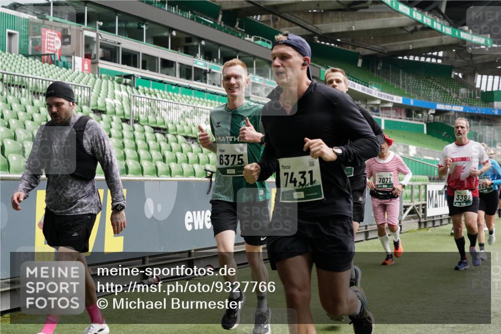 05.10.2025 - 20. swb-Marathon Bremen Michael Burmester http://msf.ph/oto/9327766 05.10.2025 12:56:22 Laufen im Stadion 325, 591, 830, 901, 984, 989, 1261, 1380, 1679, 1774, 1825, 1931, 2134, 2149, 2263, 2438, 2490, 2571, 2634, 2942, 3161, 3392, 3606, 3749, 3980, 4052, 4101, 4149, 4288, 4432, 4485, 5246, 5255, 5370, 5419, 5469, 5490, 5615, 5691, 5719, 6070, 6176, 6375, 6441, 6451, 6515, 6615, 6689, 6744, 6797, 6820, 6864, 6926, 7000, 7292, 7320, 7431, 7783, 7920, 8060, 8144, 8222, 78, 240, 1490, 2162, 2459, 2884, 3074, 3515, 3612, 4079, 4116, 4195, 4456, 5691 meine-sportfotos.de