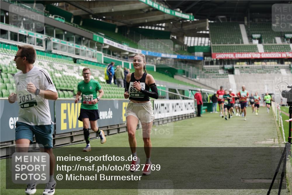 05.10.2025 - 20. swb-Marathon Bremen Michael Burmester http://msf.ph/oto/9327769 05.10.2025 12:51:56 Laufen im Stadion 750, 754, 914, 1029, 1064, 1120, 1314, 1550, 1577, 1701, 1748, 1911, 1926, 2279, 2283, 2350, 2447, 2493, 2526, 3041, 3178, 3626, 4260, 4652, 4654, 4687, 4781, 5068, 5108, 5416, 5847, 5910, 6210, 6367, 6773, 6775, 7012, 7031, 7293, 7313, 7419, 7713, 7723, 8066, 8218, 8534, 8558, 8682, 8701, 8740, 8780, 9115, 334, 503, 601, 1037, 1499, 1689, 1909, 2493, 3267, 3419, 3608, 3661, 4032, 4104, 4654, 5551, 5817, 5838, 6066, 6401, 6477, 8083 meine-sportfotos.de