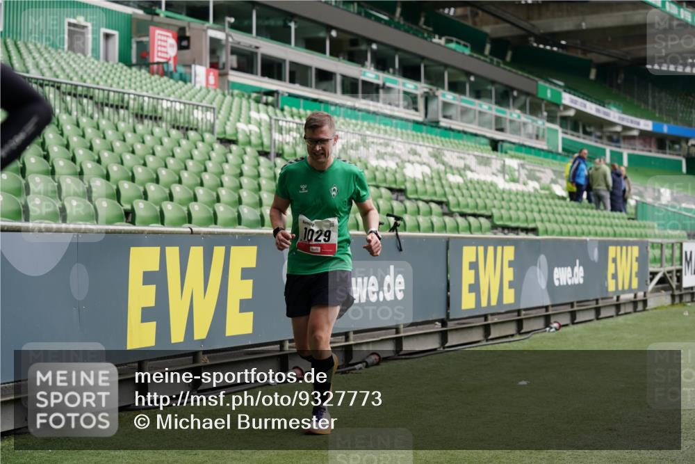 05.10.2025 - 20. swb-Marathon Bremen Michael Burmester http://msf.ph/oto/9327773 05.10.2025 12:51:58 Laufen im Stadion 750, 754, 914, 1029, 1064, 1120, 1314, 1550, 1577, 1701, 1748, 1911, 1926, 2279, 2283, 2350, 2447, 2526, 2595, 3033, 3041, 3178, 3626, 4260, 4652, 4687, 4781, 5068, 5108, 5416, 5675, 5847, 5910, 6210, 6367, 6773, 6775, 7012, 7031, 7293, 7313, 7419, 7713, 7723, 8066, 8218, 8534, 8558, 8682, 8701, 8740, 8780, 9115, 334, 503, 601, 1037, 1499, 1689, 1909, 2493, 3267, 3419, 3608, 3661, 4032, 4104, 4654, 5551, 5817, 5838, 6066, 6210, 6401, 6477, 8083 meine-sportfotos.de