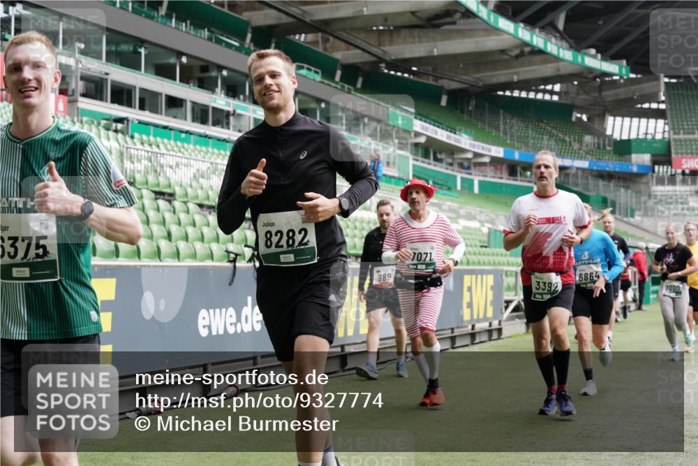 05.10.2025 - 20. swb-Marathon Bremen Michael Burmester http://msf.ph/oto/9327774 05.10.2025 12:56:22 Laufen im Stadion 325, 591, 830, 901, 984, 989, 1261, 1380, 1679, 1774, 1825, 1931, 2134, 2149, 2263, 2438, 2490, 2571, 2634, 2942, 3161, 3392, 3606, 3749, 3980, 4052, 4101, 4149, 4288, 4432, 4485, 5246, 5255, 5370, 5419, 5469, 5490, 5615, 5691, 5719, 6070, 6176, 6375, 6441, 6451, 6515, 6615, 6689, 6744, 6797, 6820, 6864, 6926, 7000, 7292, 7320, 7431, 7783, 7920, 8060, 8144, 8222, 78, 240, 1490, 2162, 2459, 2884, 3074, 3515, 3612, 4079, 4116, 4195, 4456, 5691 meine-sportfotos.de
