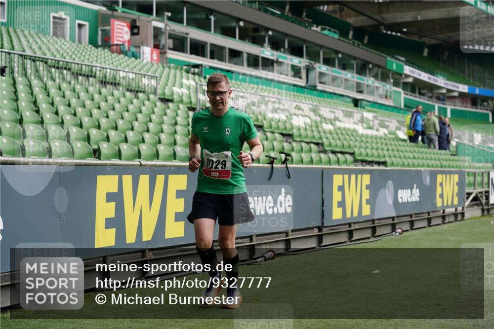 05.10.2025 - 20. swb-Marathon Bremen Michael Burmester http://msf.ph/oto/9327777 05.10.2025 12:51:58 Laufen im Stadion 750, 754, 914, 1029, 1064, 1120, 1314, 1550, 1577, 1701, 1748, 1911, 1926, 2279, 2283, 2350, 2447, 2526, 2595, 3033, 3041, 3178, 3626, 4260, 4652, 4687, 4781, 5068, 5108, 5416, 5675, 5847, 5910, 6210, 6367, 6773, 6775, 7012, 7031, 7293, 7313, 7419, 7713, 7723, 8066, 8218, 8534, 8558, 8682, 8701, 8740, 8780, 9115, 334, 503, 601, 1037, 1499, 1689, 1909, 2493, 3267, 3419, 3608, 3661, 4032, 4104, 4654, 5551, 5817, 5838, 6066, 6210, 6401, 6477, 8083 meine-sportfotos.de