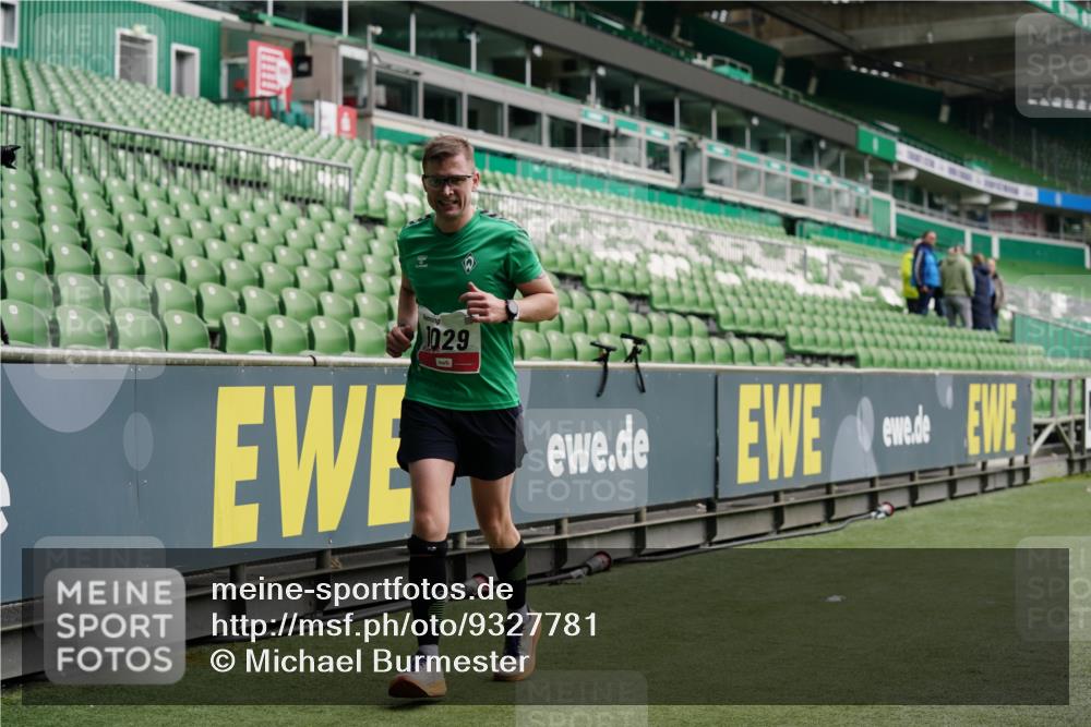 05.10.2025 - 20. swb-Marathon Bremen Michael Burmester http://msf.ph/oto/9327781 05.10.2025 12:51:58 Laufen im Stadion 750, 754, 914, 1029, 1064, 1120, 1314, 1550, 1577, 1701, 1748, 1911, 1926, 2279, 2283, 2350, 2447, 2526, 2595, 3033, 3041, 3178, 3626, 4260, 4652, 4687, 4781, 5068, 5108, 5416, 5675, 5847, 5910, 6210, 6367, 6773, 6775, 7012, 7031, 7293, 7313, 7419, 7713, 7723, 8066, 8218, 8534, 8558, 8682, 8701, 8740, 8780, 9115, 334, 503, 601, 1037, 1499, 1689, 1909, 2493, 3267, 3419, 3608, 3661, 4032, 4104, 4654, 5551, 5817, 5838, 6066, 6210, 6401, 6477, 8083 meine-sportfotos.de