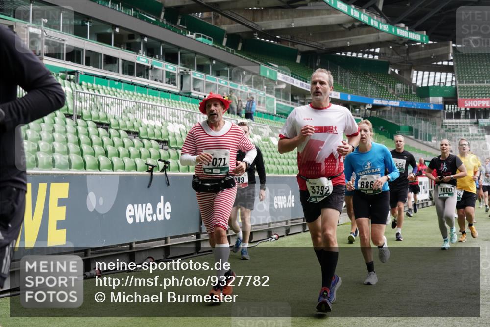05.10.2025 - 20. swb-Marathon Bremen Michael Burmester http://msf.ph/oto/9327782 05.10.2025 12:56:23 Laufen im Stadion 325, 591, 830, 901, 984, 989, 1161, 1261, 1380, 1679, 1774, 1825, 1931, 2134, 2149, 2263, 2438, 2490, 2571, 2634, 2942, 3161, 3392, 3606, 3749, 3980, 4052, 4101, 4149, 4288, 4432, 4485, 5246, 5255, 5370, 5419, 5469, 5490, 5615, 5719, 6070, 6176, 6375, 6441, 6451, 6515, 6615, 6689, 6744, 6797, 6864, 6926, 7000, 7283, 7292, 7320, 7431, 7783, 7920, 8060, 8144, 8222, 78, 240, 1490, 2162, 2459, 2884, 3074, 3515, 3612, 4079, 4116, 4195, 4456, 5691 meine-sportfotos.de