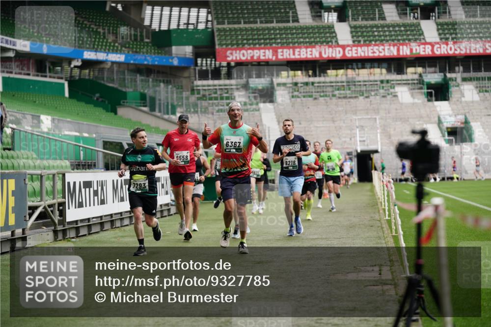 05.10.2025 - 20. swb-Marathon Bremen Michael Burmester http://msf.ph/oto/9327785 05.10.2025 12:52:00 Laufen im Stadion 750, 754, 914, 1029, 1064, 1120, 1314, 1550, 1552, 1701, 1748, 1911, 1926, 2279, 2283, 2350, 2447, 2526, 2595, 3033, 3041, 3178, 3626, 4260, 4652, 4687, 4781, 5068, 5108, 5416, 5459, 5675, 5847, 5910, 6367, 6773, 7012, 7031, 7293, 7313, 7419, 7713, 7723, 8066, 8218, 8534, 8558, 8682, 8701, 8740, 8780, 9115, 503, 601, 1037, 1499, 1577, 1689, 1909, 2493, 3267, 3419, 3608, 3661, 4032, 4104, 4654, 5551, 5838, 6066, 6210, 6401, 6477, 6775, 7723, 8083 meine-sportfotos.de