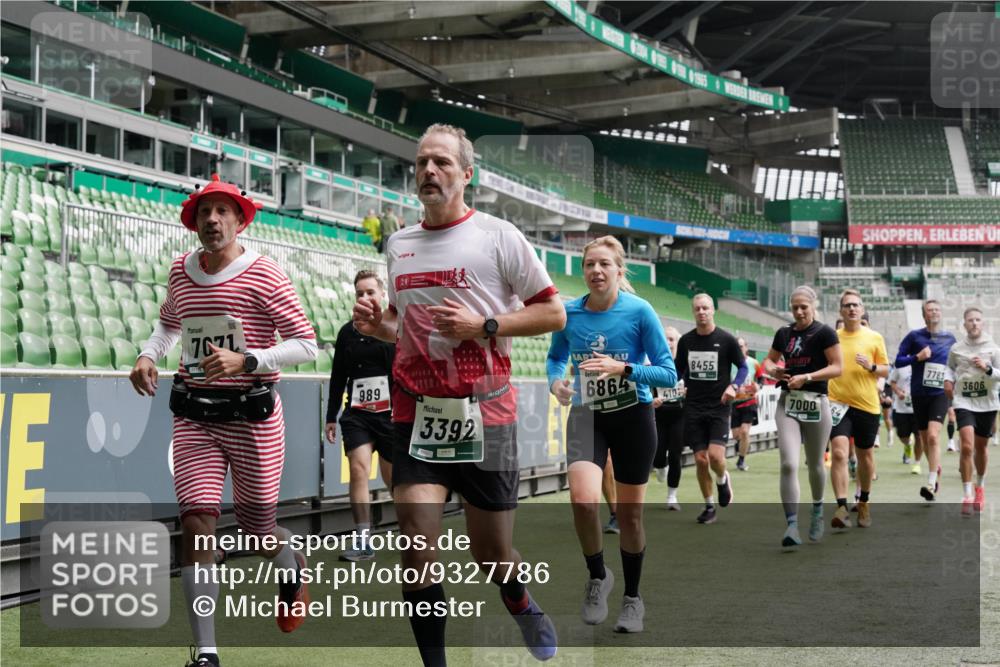 05.10.2025 - 20. swb-Marathon Bremen Michael Burmester http://msf.ph/oto/9327786 05.10.2025 12:56:24 Laufen im Stadion 325, 591, 830, 901, 984, 989, 1161, 1261, 1380, 1679, 1774, 1825, 1931, 2134, 2149, 2263, 2438, 2490, 2571, 2634, 2942, 3161, 3392, 3606, 3749, 3980, 4052, 4101, 4149, 4288, 4432, 4485, 5246, 5255, 5370, 5419, 5469, 5490, 5615, 5719, 6070, 6176, 6375, 6441, 6451, 6515, 6689, 6744, 6797, 6864, 6926, 7000, 7283, 7292, 7320, 7431, 7783, 7920, 8060, 8144, 8222, 9054, 78, 240, 1490, 2162, 2459, 2884, 3074, 3515, 3612, 4079, 4116, 4195, 4456, 5691 meine-sportfotos.de