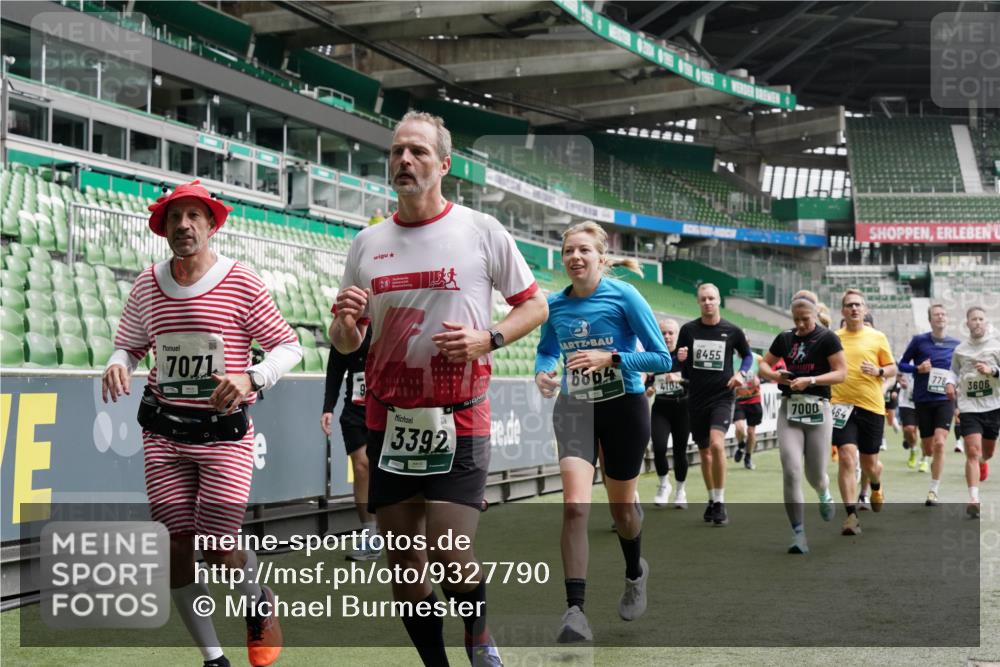 05.10.2025 - 20. swb-Marathon Bremen Michael Burmester http://msf.ph/oto/9327790 05.10.2025 12:56:24 Laufen im Stadion 325, 591, 830, 901, 984, 989, 1161, 1261, 1380, 1679, 1774, 1825, 1931, 2134, 2149, 2263, 2438, 2490, 2571, 2634, 2942, 3161, 3392, 3606, 3749, 3980, 4052, 4101, 4149, 4288, 4432, 4485, 5246, 5255, 5370, 5419, 5469, 5490, 5615, 5719, 6070, 6176, 6375, 6441, 6451, 6515, 6689, 6744, 6797, 6864, 6926, 7000, 7283, 7292, 7320, 7431, 7783, 7920, 8060, 8144, 8222, 9054, 78, 240, 1490, 2162, 2459, 2884, 3074, 3515, 3612, 4079, 4116, 4195, 4456, 5691 meine-sportfotos.de