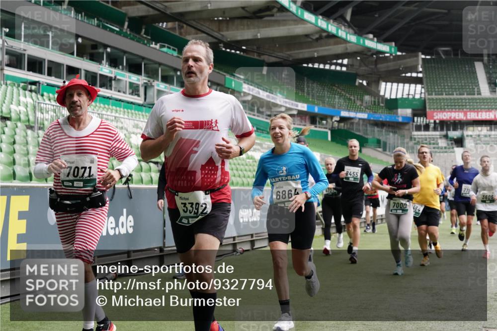 05.10.2025 - 20. swb-Marathon Bremen Michael Burmester http://msf.ph/oto/9327794 05.10.2025 12:56:24 Laufen im Stadion 325, 591, 830, 901, 984, 989, 1161, 1261, 1380, 1679, 1774, 1825, 1931, 2134, 2149, 2263, 2438, 2490, 2571, 2634, 2942, 3161, 3392, 3606, 3749, 3980, 4052, 4101, 4149, 4288, 4432, 4485, 5246, 5255, 5370, 5419, 5469, 5490, 5615, 5719, 6070, 6176, 6375, 6441, 6451, 6515, 6689, 6744, 6797, 6864, 6926, 7000, 7283, 7292, 7320, 7431, 7783, 7920, 8060, 8144, 8222, 9054, 78, 240, 1490, 2162, 2459, 2884, 3074, 3515, 3612, 4079, 4116, 4195, 4456, 5691 meine-sportfotos.de