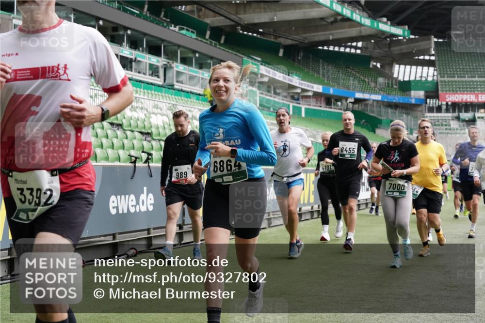 05.10.2025 - 20. swb-Marathon Bremen Michael Burmester http://msf.ph/oto/9327802 05.10.2025 12:56:25 Laufen im Stadion 325, 591, 830, 901, 984, 989, 1161, 1261, 1380, 1679, 1774, 1825, 1931, 2134, 2149, 2263, 2438, 2490, 2571, 2634, 2942, 3161, 3392, 3606, 3749, 3980, 4052, 4101, 4149, 4288, 4432, 4485, 5246, 5255, 5370, 5419, 5469, 5490, 5615, 5719, 6070, 6176, 6375, 6441, 6451, 6515, 6689, 6744, 6797, 6864, 6926, 7000, 7283, 7292, 7320, 7431, 7490, 7783, 7920, 8060, 8144, 8222, 9054, 78, 240, 1261, 1490, 2162, 2459, 2884, 3074, 3515, 3612, 4079, 4116, 4195, 4456, 5691, 5719 meine-sportfotos.de