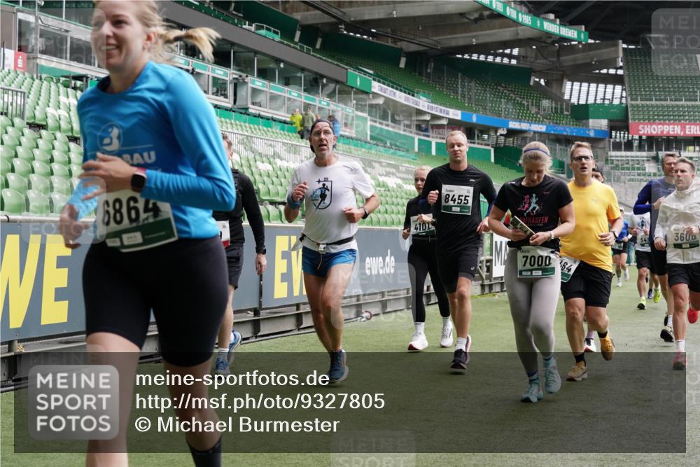 05.10.2025 - 20. swb-Marathon Bremen Michael Burmester http://msf.ph/oto/9327805 05.10.2025 12:56:25 Laufen im Stadion 325, 591, 830, 901, 984, 989, 1161, 1261, 1380, 1679, 1774, 1825, 1931, 2134, 2149, 2263, 2438, 2490, 2571, 2634, 2942, 3161, 3392, 3606, 3749, 3980, 4052, 4101, 4149, 4288, 4432, 4485, 5246, 5255, 5370, 5419, 5469, 5490, 5615, 5719, 6070, 6176, 6375, 6441, 6451, 6515, 6689, 6744, 6797, 6864, 6926, 7000, 7283, 7292, 7320, 7431, 7490, 7783, 7920, 8060, 8144, 8222, 9054, 78, 240, 1261, 1490, 2162, 2459, 2884, 3074, 3515, 3612, 4079, 4116, 4195, 4456, 5691, 5719 meine-sportfotos.de