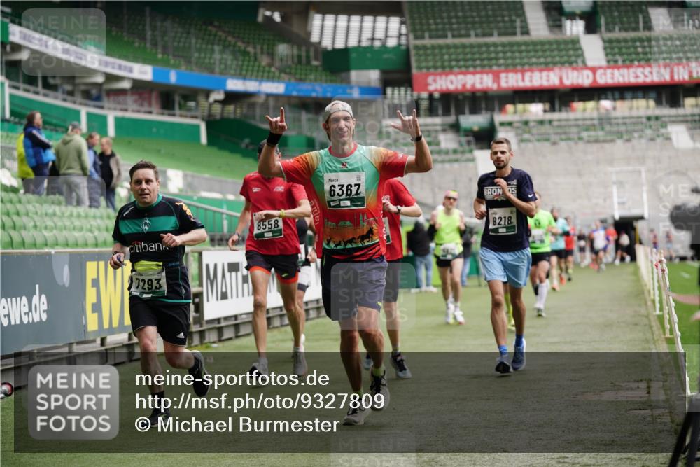 05.10.2025 - 20. swb-Marathon Bremen Michael Burmester http://msf.ph/oto/9327809 05.10.2025 12:52:02 Laufen im Stadion 750, 754, 914, 1029, 1064, 1120, 1314, 1550, 1552, 1748, 1911, 1926, 2279, 2283, 2350, 2447, 2526, 2595, 3033, 3041, 3178, 3626, 4260, 4652, 4687, 4781, 5068, 5108, 5416, 5459, 5675, 5847, 5910, 6367, 6773, 7012, 7031, 7293, 7313, 7419, 7713, 8066, 8218, 8534, 8558, 8682, 8701, 8740, 8780, 9115, 503, 601, 1037, 1499, 1577, 1701, 1909, 2493, 3267, 3419, 3661, 4032, 4104, 4654, 5551, 6066, 6210, 6401, 6775, 7723, 8083 meine-sportfotos.de