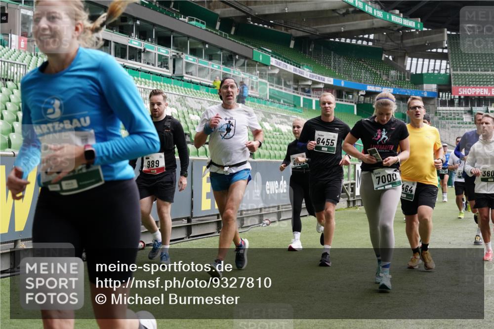 05.10.2025 - 20. swb-Marathon Bremen Michael Burmester http://msf.ph/oto/9327810 05.10.2025 12:56:25 Laufen im Stadion 325, 591, 830, 901, 984, 989, 1161, 1261, 1380, 1679, 1774, 1825, 1931, 2134, 2149, 2263, 2438, 2490, 2571, 2634, 2942, 3161, 3392, 3606, 3749, 3980, 4052, 4101, 4149, 4288, 4432, 4485, 5246, 5255, 5370, 5419, 5469, 5490, 5615, 5719, 6070, 6176, 6375, 6441, 6451, 6515, 6689, 6744, 6797, 6864, 6926, 7000, 7283, 7292, 7320, 7431, 7490, 7783, 7920, 8060, 8144, 8222, 9054, 78, 240, 1261, 1490, 2162, 2459, 2884, 3074, 3515, 3612, 4079, 4116, 4195, 4456, 5691, 5719 meine-sportfotos.de