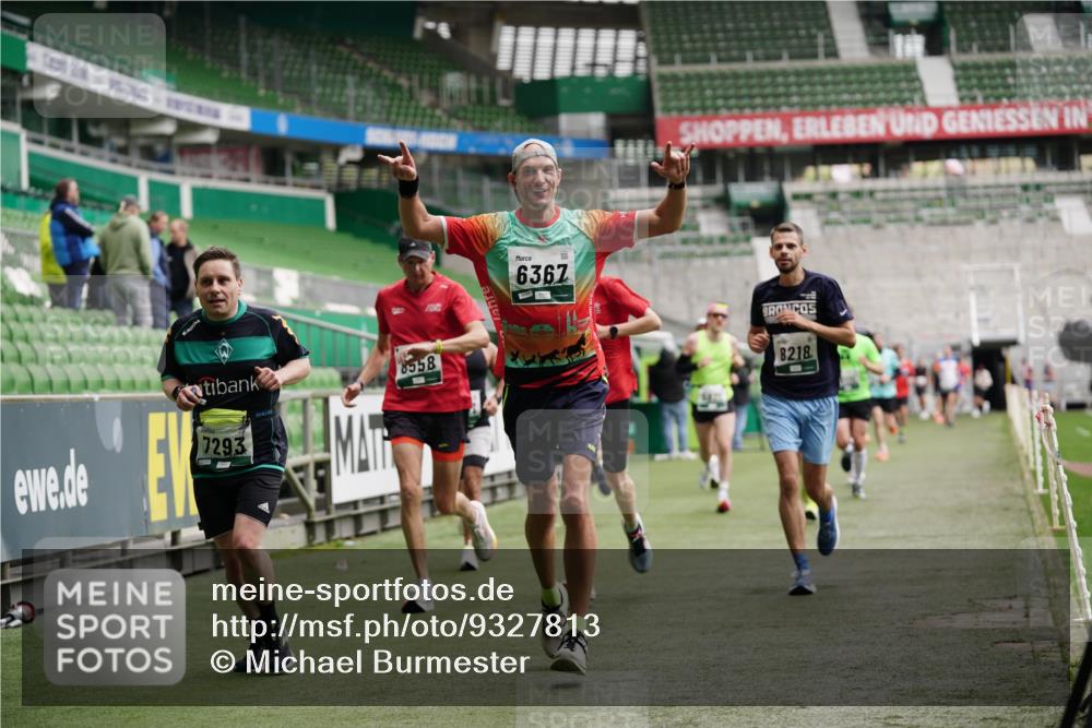 05.10.2025 - 20. swb-Marathon Bremen Michael Burmester http://msf.ph/oto/9327813 05.10.2025 12:52:02 Laufen im Stadion 750, 754, 914, 1029, 1064, 1120, 1314, 1550, 1552, 1748, 1911, 1926, 2279, 2283, 2350, 2447, 2526, 2595, 3033, 3041, 3178, 3626, 4260, 4652, 4687, 4781, 5068, 5108, 5416, 5459, 5675, 5847, 5910, 6367, 6773, 7012, 7031, 7293, 7313, 7419, 7713, 8066, 8218, 8534, 8558, 8682, 8701, 8740, 8780, 9115, 503, 601, 1037, 1499, 1577, 1701, 1909, 2493, 3267, 3419, 3661, 4032, 4104, 4654, 5551, 6066, 6210, 6401, 6775, 7723, 8083 meine-sportfotos.de