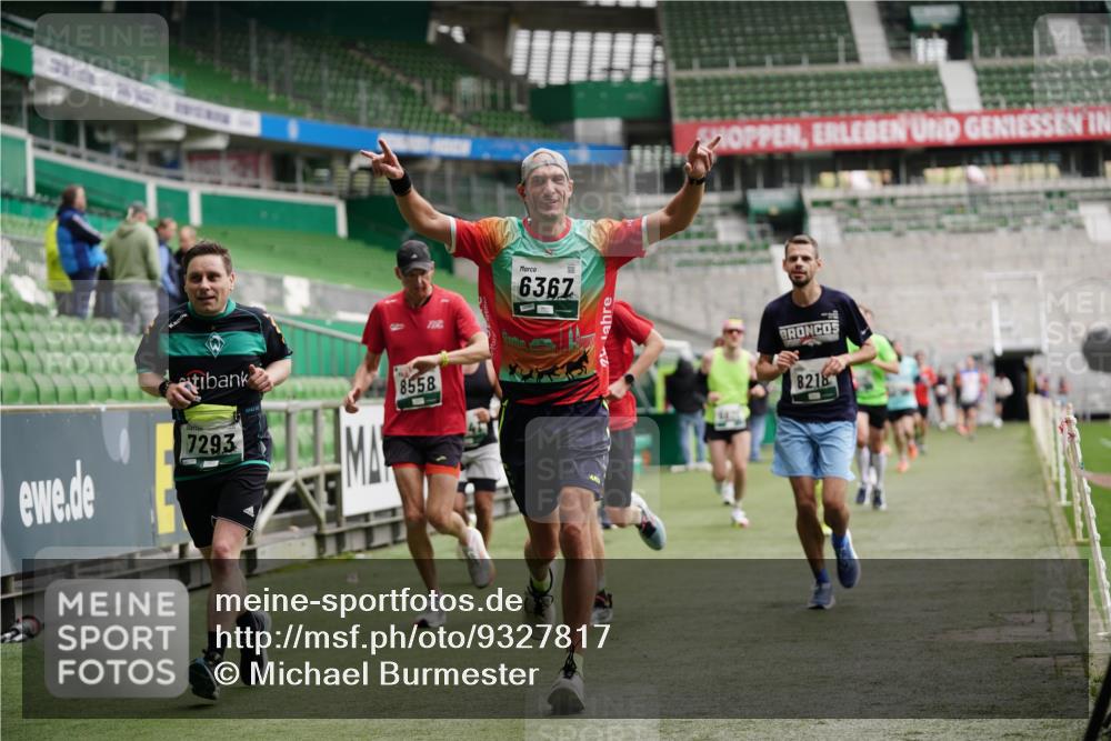 05.10.2025 - 20. swb-Marathon Bremen Michael Burmester http://msf.ph/oto/9327817 05.10.2025 12:52:02 Laufen im Stadion 750, 754, 914, 1029, 1064, 1120, 1314, 1550, 1552, 1748, 1911, 1926, 2279, 2283, 2350, 2447, 2526, 2595, 3033, 3041, 3178, 3626, 4260, 4652, 4687, 4781, 5068, 5108, 5416, 5459, 5675, 5847, 5910, 6367, 6773, 7012, 7031, 7293, 7313, 7419, 7713, 8066, 8218, 8534, 8558, 8682, 8701, 8740, 8780, 9115, 503, 601, 1037, 1499, 1577, 1701, 1909, 2493, 3267, 3419, 3661, 4032, 4104, 4654, 5551, 6066, 6210, 6401, 6775, 7723, 8083 meine-sportfotos.de