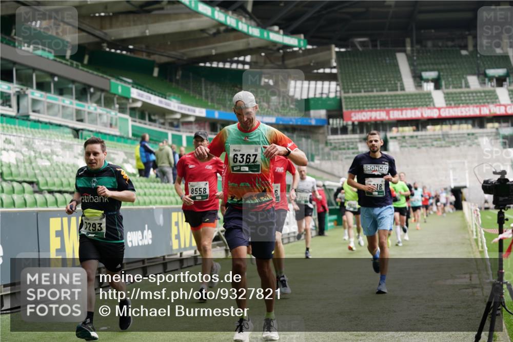 05.10.2025 - 20. swb-Marathon Bremen Michael Burmester http://msf.ph/oto/9327821 05.10.2025 12:52:03 Laufen im Stadion 750, 754, 914, 1029, 1064, 1120, 1314, 1550, 1552, 1748, 1911, 1926, 2279, 2283, 2350, 2447, 2526, 2595, 3033, 3041, 3178, 3626, 4260, 4652, 4687, 4781, 5068, 5108, 5416, 5459, 5675, 5847, 5910, 6367, 6773, 7012, 7031, 7293, 7313, 7419, 7713, 8066, 8218, 8534, 8558, 8682, 8701, 8740, 8780, 9115, 503, 1499, 1577, 1701, 1909, 2493, 2526, 3267, 3661, 4032, 4104, 4654, 5551, 6066, 6210, 6775, 7723, 8083 meine-sportfotos.de
