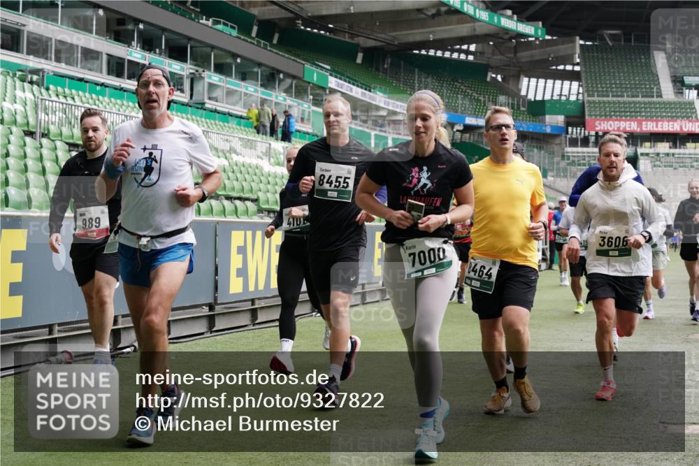 05.10.2025 - 20. swb-Marathon Bremen Michael Burmester http://msf.ph/oto/9327822 05.10.2025 12:56:26 Laufen im Stadion 325, 591, 830, 901, 984, 989, 1161, 1380, 1679, 1774, 1825, 1931, 2134, 2149, 2263, 2438, 2490, 2571, 2634, 2942, 3161, 3392, 3606, 3749, 3980, 4052, 4101, 4149, 4288, 4432, 4485, 5246, 5255, 5370, 5419, 5469, 5490, 5615, 6070, 6176, 6375, 6441, 6451, 6515, 6689, 6744, 6797, 6864, 6926, 7000, 7283, 7292, 7320, 7431, 7490, 7783, 7920, 8060, 8144, 8222, 9054, 78, 240, 1261, 1490, 1774, 2162, 2459, 2884, 2942, 3074, 3515, 3612, 4079, 4116, 4195, 4456, 5691, 5719 meine-sportfotos.de