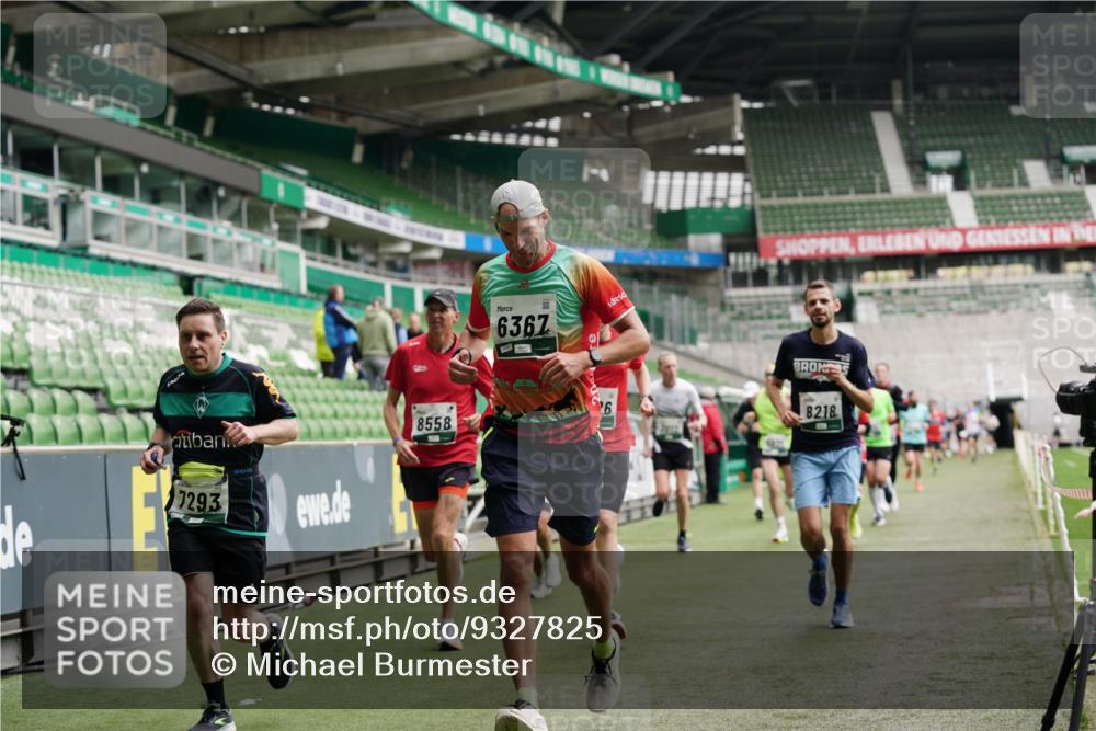 05.10.2025 - 20. swb-Marathon Bremen Michael Burmester http://msf.ph/oto/9327825 05.10.2025 12:52:03 Laufen im Stadion 750, 754, 914, 1029, 1064, 1120, 1314, 1550, 1552, 1748, 1911, 1926, 2279, 2283, 2350, 2447, 2526, 2595, 3033, 3041, 3178, 3626, 4260, 4652, 4687, 4781, 5068, 5108, 5416, 5459, 5675, 5847, 5910, 6367, 6773, 7012, 7031, 7293, 7313, 7419, 7713, 8066, 8218, 8534, 8558, 8682, 8701, 8740, 8780, 9115, 503, 1499, 1577, 1701, 1909, 2493, 2526, 3267, 3661, 4032, 4104, 4654, 5551, 6066, 6210, 6775, 7723, 8083 meine-sportfotos.de