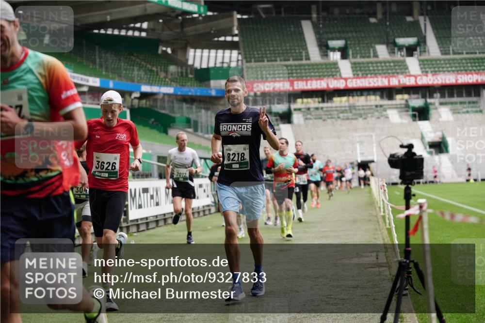 05.10.2025 - 20. swb-Marathon Bremen Michael Burmester http://msf.ph/oto/9327833 05.10.2025 12:52:04 Laufen im Stadion 750, 754, 914, 1029, 1064, 1120, 1314, 1550, 1552, 1748, 1911, 1926, 2279, 2283, 2350, 2447, 2595, 3033, 3041, 3178, 3626, 4260, 4362, 4652, 4687, 4781, 5068, 5108, 5416, 5459, 5675, 5847, 5910, 6367, 6773, 7012, 7031, 7293, 7313, 7419, 7713, 8066, 8218, 8534, 8558, 8682, 8701, 8740, 8780, 9115, 503, 1064, 1499, 1577, 1701, 1909, 2350, 2493, 2526, 3267, 3661, 4032, 4104, 4654, 5551, 6066, 6210, 6775, 7723 meine-sportfotos.de