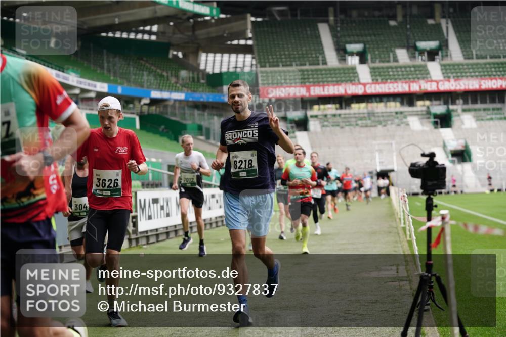 05.10.2025 - 20. swb-Marathon Bremen Michael Burmester http://msf.ph/oto/9327837 05.10.2025 12:52:04 Laufen im Stadion 750, 754, 914, 1029, 1064, 1120, 1314, 1550, 1552, 1748, 1911, 1926, 2279, 2283, 2350, 2447, 2595, 3033, 3041, 3178, 3626, 4260, 4362, 4652, 4687, 4781, 5068, 5108, 5416, 5459, 5675, 5847, 5910, 6367, 6773, 7012, 7031, 7293, 7313, 7419, 7713, 8066, 8218, 8534, 8558, 8682, 8701, 8740, 8780, 9115, 503, 1064, 1499, 1577, 1701, 1909, 2350, 2493, 2526, 3267, 3661, 4032, 4104, 4654, 5551, 6066, 6210, 6775, 7723 meine-sportfotos.de