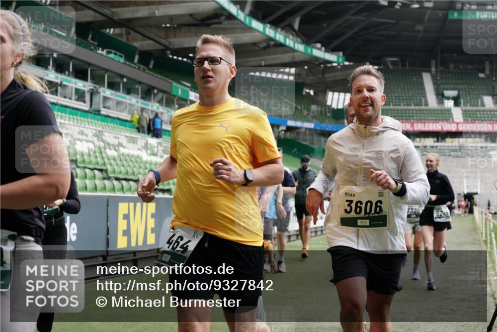 05.10.2025 - 20. swb-Marathon Bremen Michael Burmester http://msf.ph/oto/9327842 05.10.2025 12:56:27 Laufen im Stadion 325, 591, 830, 901, 984, 989, 1161, 1380, 1679, 1825, 1931, 2134, 2149, 2263, 2438, 2490, 2571, 2634, 3161, 3392, 3606, 3749, 3980, 4052, 4101, 4149, 4288, 4432, 4485, 5246, 5255, 5370, 5419, 5469, 5490, 5615, 6070, 6176, 6375, 6441, 6451, 6515, 6689, 6797, 6864, 6926, 7000, 7283, 7292, 7320, 7431, 7490, 7783, 7920, 8060, 8144, 8222, 9054, 78, 240, 1261, 1490, 1774, 1825, 2162, 2459, 2884, 2942, 3074, 3515, 3612, 4079, 4116, 4195, 4456, 5615, 5691, 5719, 6515 meine-sportfotos.de