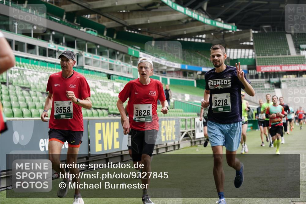 05.10.2025 - 20. swb-Marathon Bremen Michael Burmester http://msf.ph/oto/9327845 05.10.2025 12:52:05 Laufen im Stadion 750, 754, 914, 1029, 1120, 1314, 1550, 1552, 1748, 1911, 1926, 2279, 2283, 2447, 2595, 3033, 3041, 3178, 3626, 4260, 4362, 4652, 4687, 4781, 5068, 5108, 5416, 5459, 5675, 5847, 5910, 6367, 6773, 7012, 7031, 7293, 7313, 7419, 7713, 8066, 8218, 8534, 8558, 8682, 8701, 8740, 8780, 9115, 503, 750, 1064, 1499, 1577, 1701, 1909, 2279, 2350, 2493, 2526, 3267, 3661, 4104, 4654, 5551, 6066, 6210, 6775, 7723, 8682 meine-sportfotos.de