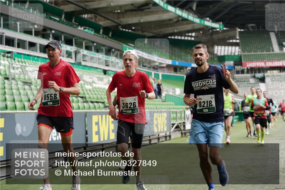 05.10.2025 - 20. swb-Marathon Bremen Michael Burmester http://msf.ph/oto/9327849 05.10.2025 12:52:05 Laufen im Stadion 750, 754, 914, 1029, 1120, 1314, 1550, 1552, 1748, 1911, 1926, 2279, 2283, 2447, 2595, 3033, 3041, 3178, 3626, 4260, 4362, 4652, 4687, 4781, 5068, 5108, 5416, 5459, 5675, 5847, 5910, 6367, 6773, 7012, 7031, 7293, 7313, 7419, 7713, 8066, 8218, 8534, 8558, 8682, 8701, 8740, 8780, 9115, 503, 750, 1064, 1499, 1577, 1701, 1909, 2279, 2350, 2493, 2526, 3267, 3661, 4104, 4654, 5551, 6066, 6210, 6775, 7723, 8682 meine-sportfotos.de