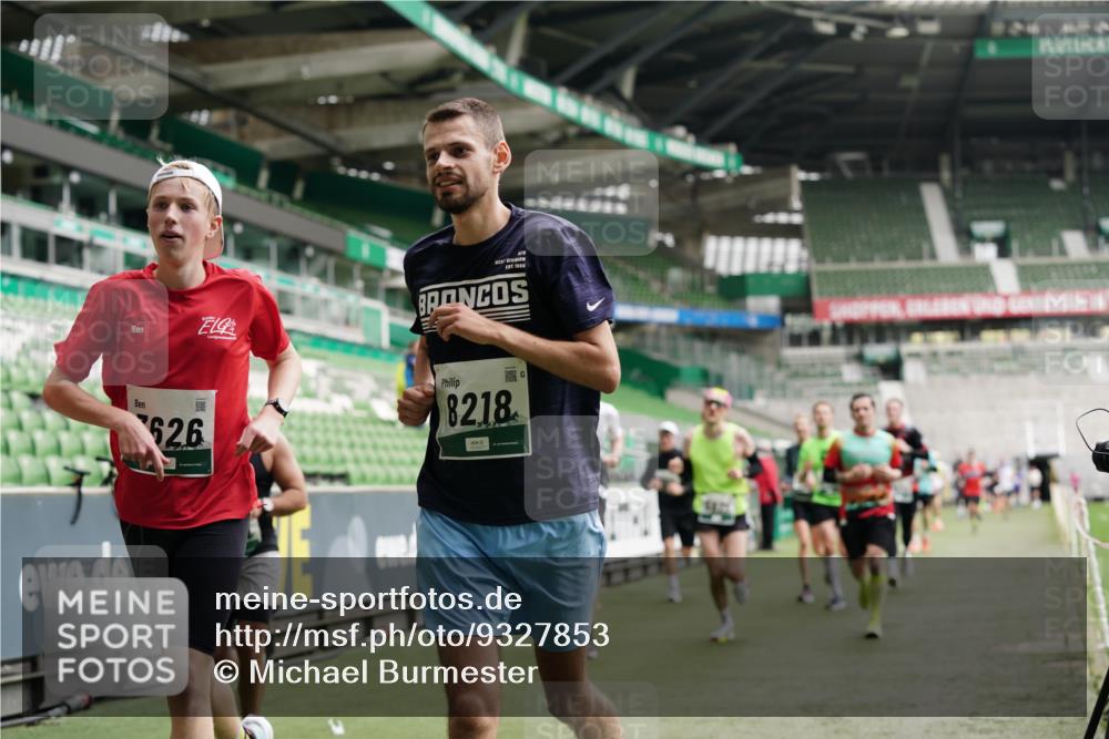 05.10.2025 - 20. swb-Marathon Bremen Michael Burmester http://msf.ph/oto/9327853 05.10.2025 12:52:05 Laufen im Stadion 750, 754, 914, 1029, 1120, 1314, 1550, 1552, 1748, 1911, 1926, 2279, 2283, 2447, 2595, 3033, 3041, 3178, 3626, 4260, 4362, 4652, 4687, 4781, 5068, 5108, 5416, 5459, 5675, 5847, 5910, 6367, 6773, 7012, 7031, 7293, 7313, 7419, 7713, 8066, 8218, 8534, 8558, 8682, 8701, 8740, 8780, 9115, 503, 750, 1064, 1499, 1577, 1701, 1909, 2279, 2350, 2493, 2526, 3267, 3661, 4104, 4654, 5551, 6066, 6210, 6775, 7723, 8682 meine-sportfotos.de