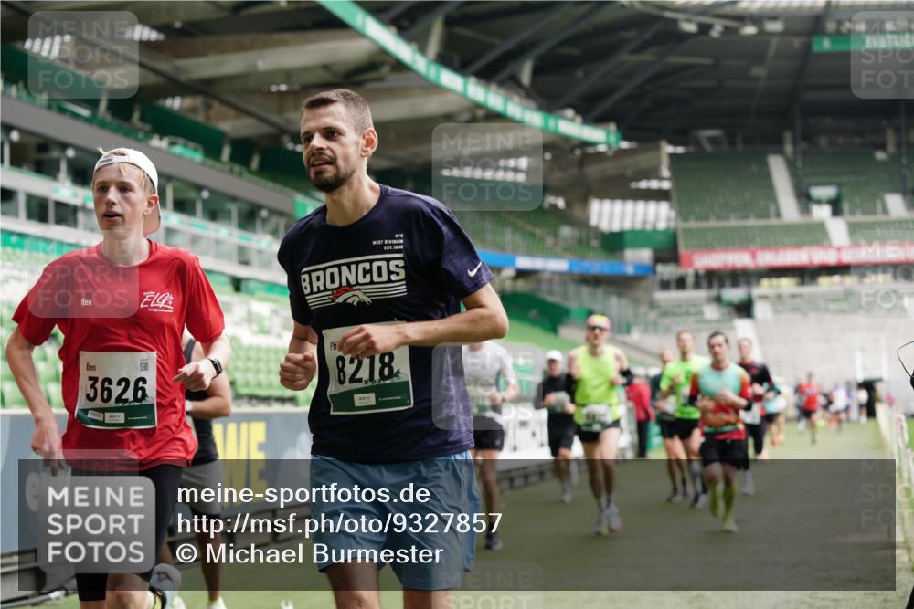 05.10.2025 - 20. swb-Marathon Bremen Michael Burmester http://msf.ph/oto/9327857 05.10.2025 12:52:06 Laufen im Stadion 754, 914, 1029, 1120, 1314, 1550, 1552, 1748, 1911, 1926, 2283, 2447, 2595, 3033, 3041, 3178, 3626, 4260, 4362, 4652, 4687, 4781, 5068, 5108, 5416, 5459, 5675, 5847, 5910, 6367, 6773, 7012, 7031, 7293, 7313, 7419, 7713, 8066, 8218, 8534, 8558, 8701, 8740, 8780, 9115, 503, 750, 1064, 1499, 1577, 1701, 1909, 1911, 2279, 2350, 2493, 2526, 3267, 3661, 4104, 4654, 5551, 6066, 6210, 6775, 7723, 8682 meine-sportfotos.de