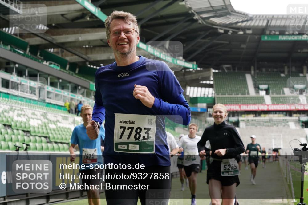 05.10.2025 - 20. swb-Marathon Bremen Michael Burmester http://msf.ph/oto/9327858 05.10.2025 12:56:29 Laufen im Stadion 325, 591, 830, 901, 984, 989, 1161, 1380, 1679, 1931, 2134, 2149, 2263, 2438, 2490, 2571, 2634, 3161, 3392, 3606, 3749, 3980, 4052, 4101, 4149, 4288, 4432, 4485, 5246, 5255, 5370, 5419, 5469, 5490, 6070, 6176, 6375, 6441, 6451, 6689, 6797, 6864, 6926, 7000, 7283, 7292, 7320, 7431, 7490, 7783, 7920, 8060, 8144, 8222, 8564, 9054, 78, 240, 1261, 1490, 1774, 1825, 2162, 2459, 2884, 2942, 3074, 3515, 3612, 4079, 4116, 4195, 4456, 5615, 5691, 5719, 6515 meine-sportfotos.de