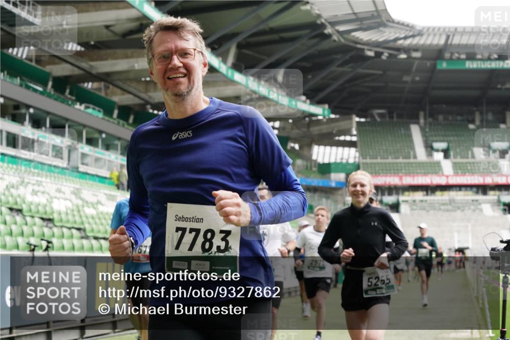 05.10.2025 - 20. swb-Marathon Bremen Michael Burmester http://msf.ph/oto/9327862 05.10.2025 12:56:29 Laufen im Stadion 325, 591, 830, 901, 984, 989, 1161, 1380, 1679, 1931, 2134, 2149, 2263, 2438, 2490, 2571, 2634, 3161, 3392, 3606, 3749, 3980, 4052, 4101, 4149, 4288, 4432, 4485, 5246, 5255, 5370, 5419, 5469, 5490, 6070, 6176, 6375, 6441, 6451, 6689, 6797, 6864, 6926, 7000, 7283, 7292, 7320, 7431, 7490, 7783, 7920, 8060, 8144, 8222, 8564, 9054, 78, 240, 1261, 1490, 1774, 1825, 2162, 2459, 2884, 2942, 3074, 3515, 3612, 4079, 4116, 4195, 4456, 5615, 5691, 5719, 6515 meine-sportfotos.de