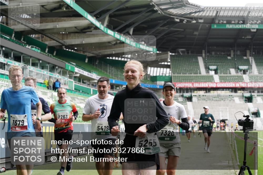 05.10.2025 - 20. swb-Marathon Bremen Michael Burmester http://msf.ph/oto/9327866 05.10.2025 12:56:29 Laufen im Stadion 325, 591, 830, 901, 984, 989, 1161, 1380, 1679, 1931, 2134, 2149, 2263, 2438, 2490, 2571, 2634, 3161, 3392, 3606, 3749, 3980, 4052, 4101, 4149, 4288, 4432, 4485, 5246, 5255, 5370, 5419, 5469, 5490, 6070, 6176, 6375, 6441, 6451, 6689, 6797, 6864, 6926, 7000, 7283, 7292, 7320, 7431, 7490, 7783, 7920, 8060, 8144, 8222, 8564, 9054, 78, 240, 1261, 1490, 1774, 1825, 2162, 2459, 2884, 2942, 3074, 3515, 3612, 4079, 4116, 4195, 4456, 5615, 5691, 5719, 6515 meine-sportfotos.de